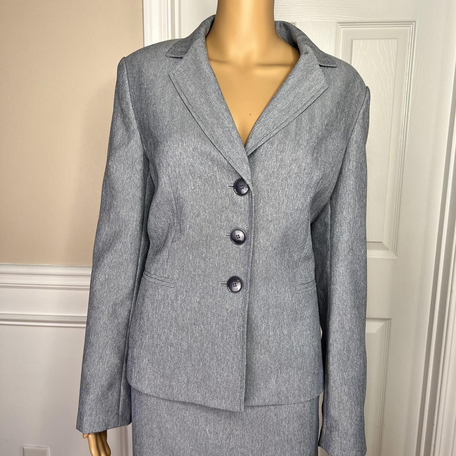 Le Suit Women Polyester Skirt Suit Size 12 Light Gray Lined Notch Collar 2 PC