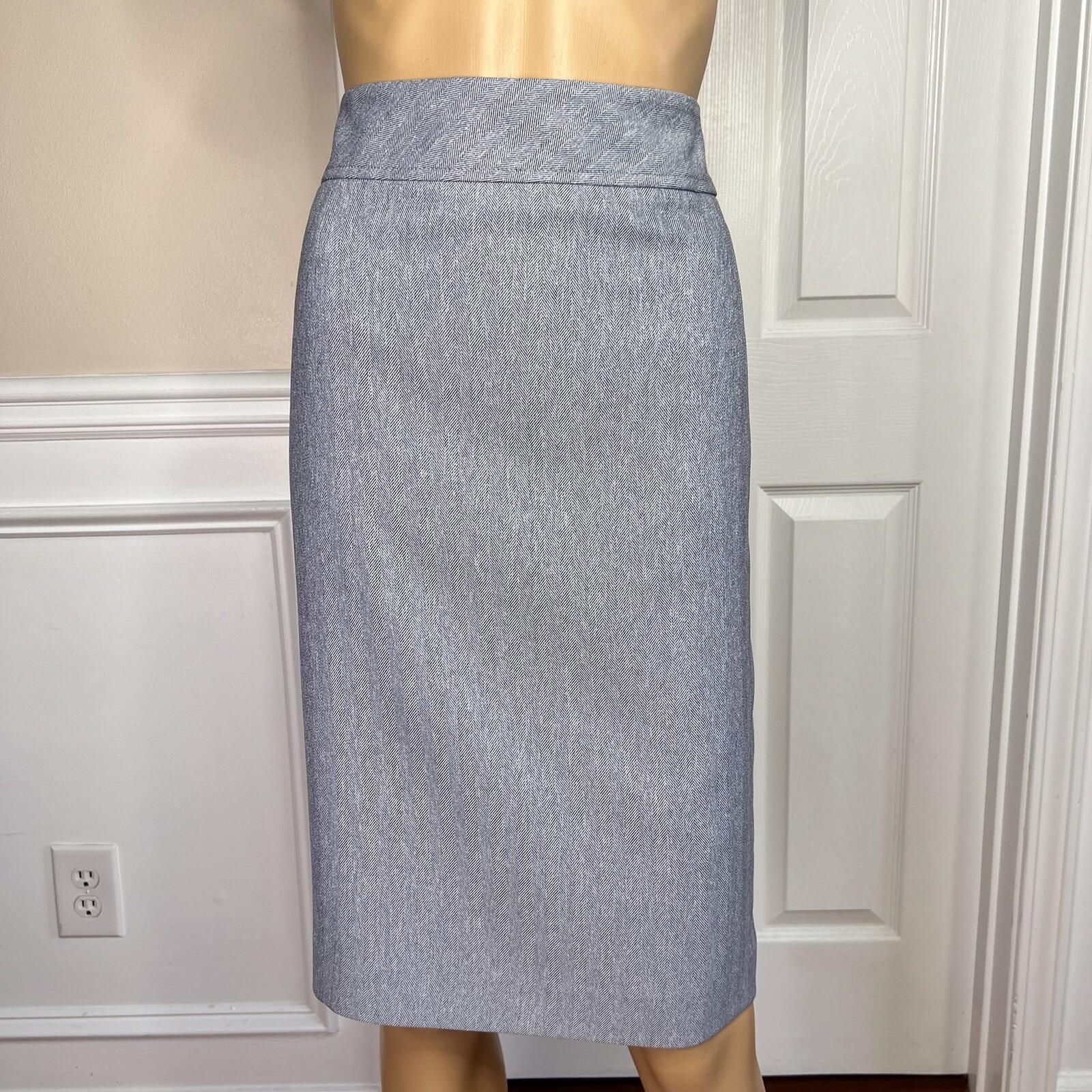 Le Suit Women Polyester Skirt Suit Size 12 Light Gray Lined Notch Collar 2 PC