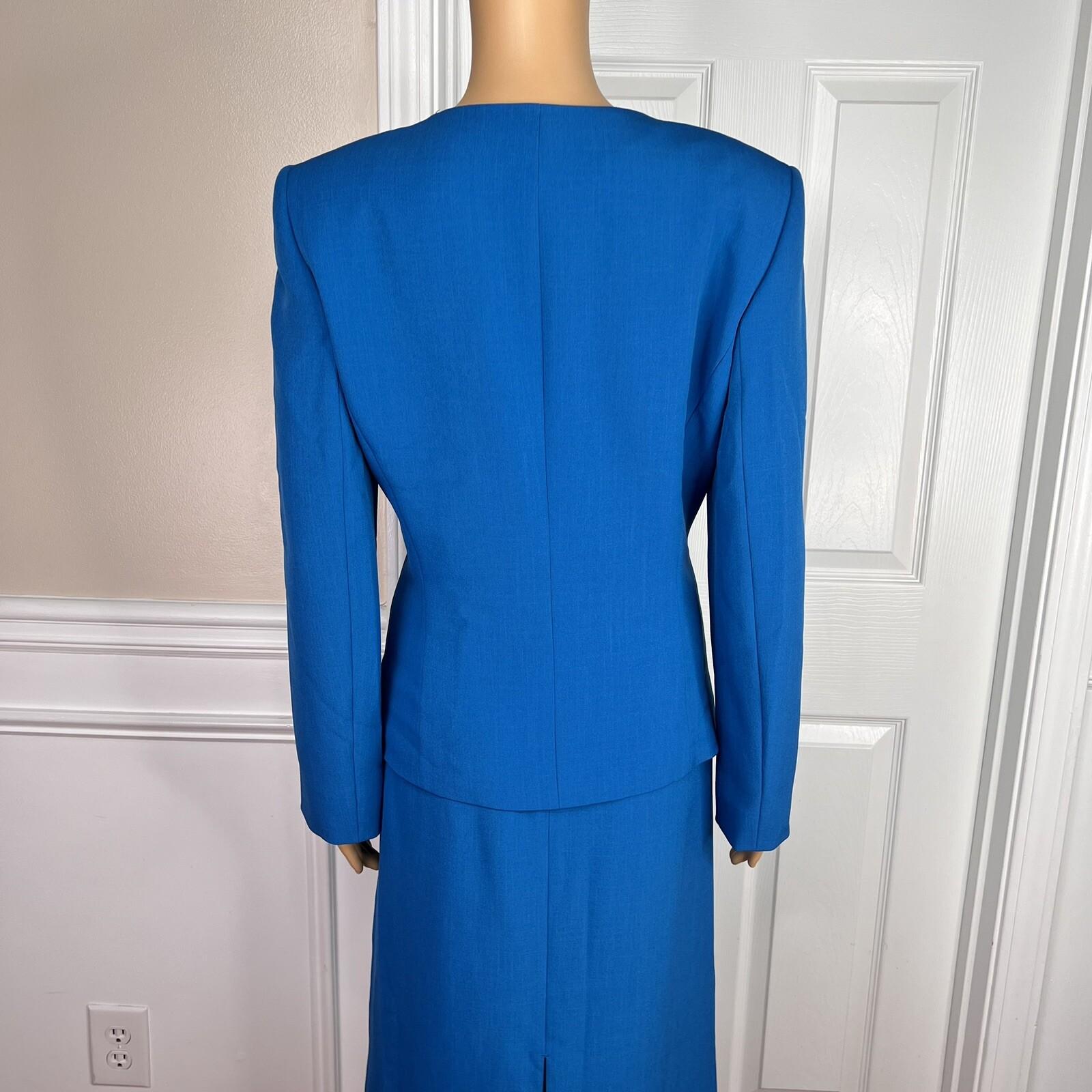Preston & York Polyester Spandex Skirt Suit Size 6 Top Size S Blue V Neck 2 PC
