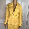Larry Levine Women Linen Rayon Skirt Suit Size 6 Yellow Lined Notch Collar 2pc