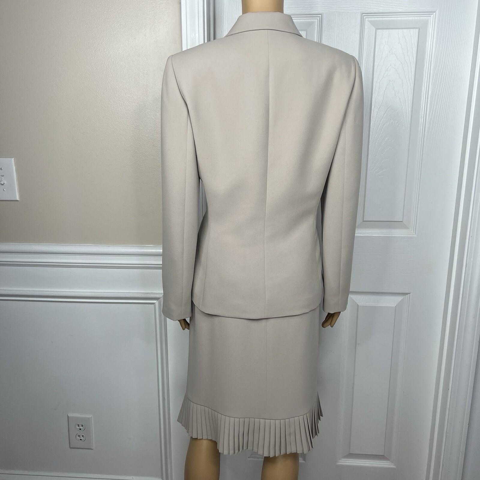 Collections for Le Suit Polyester Skirt Suit Size 8 Beige Pleated Lined 2PC