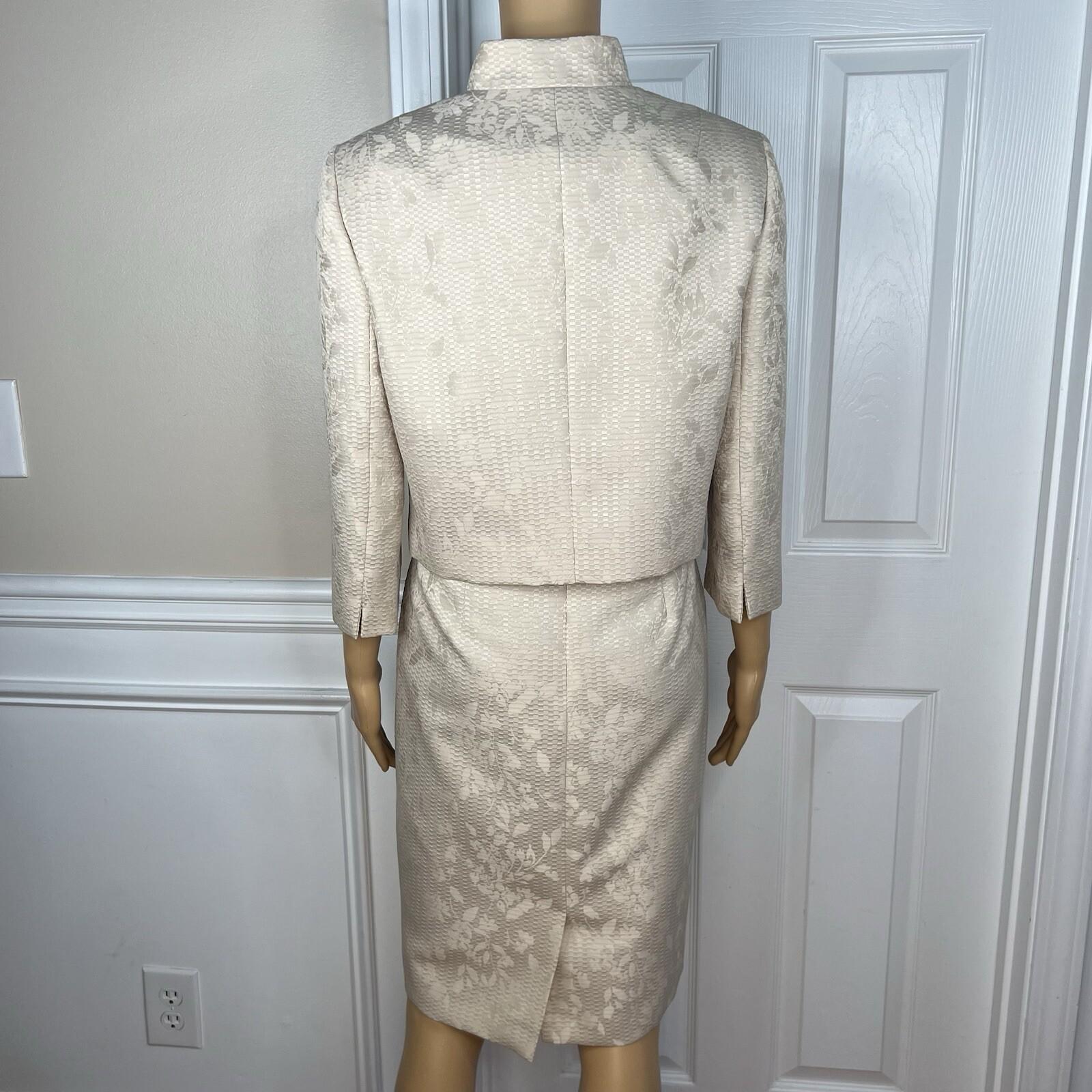 Evan Picone Women 2PC Polyester Dress Suit Size 10P Beige Stand Up Collar Lined
