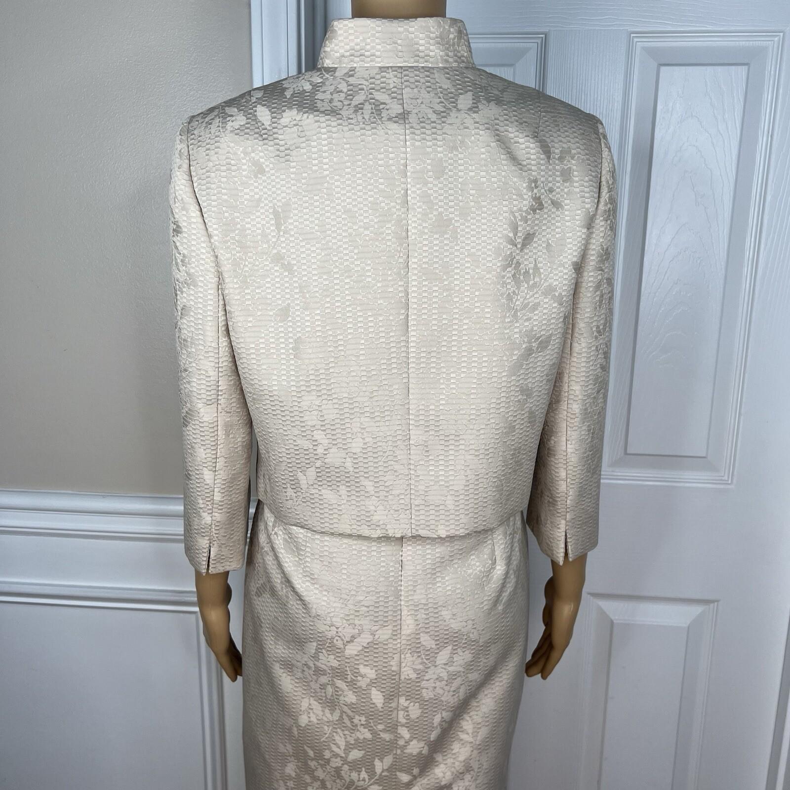Evan Picone Women 2PC Polyester Dress Suit Size 10P Beige Stand Up Collar Lined