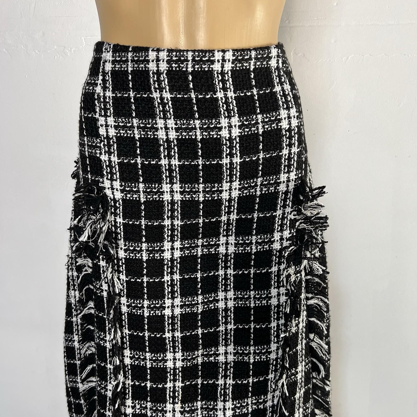 WD.NY Plaid Tweed Skirt Size L Back White High Waist Flare Fringe Preppy Career