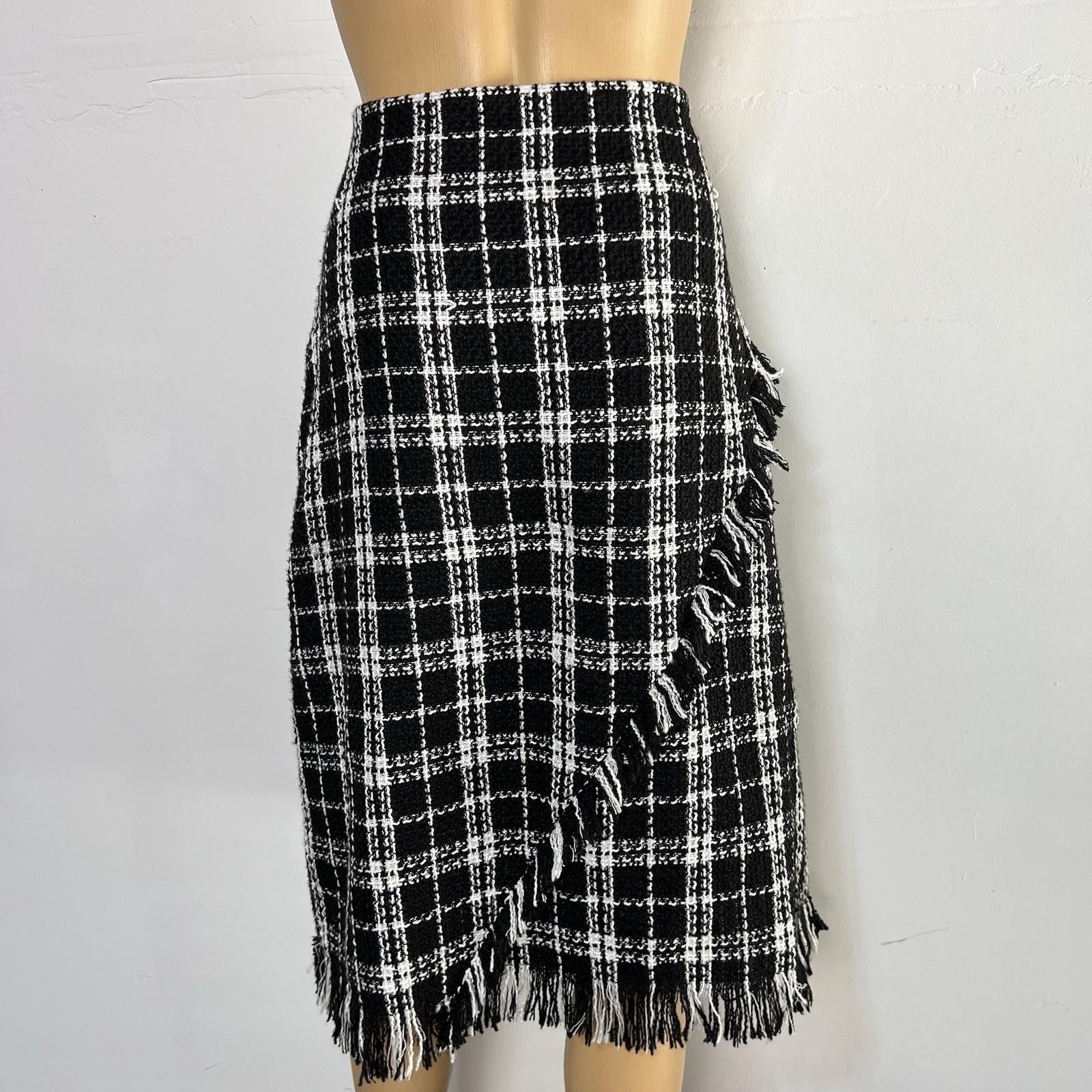 WD.NY Plaid Tweed Skirt Size L Back White High Waist Flare Fringe Preppy Career
