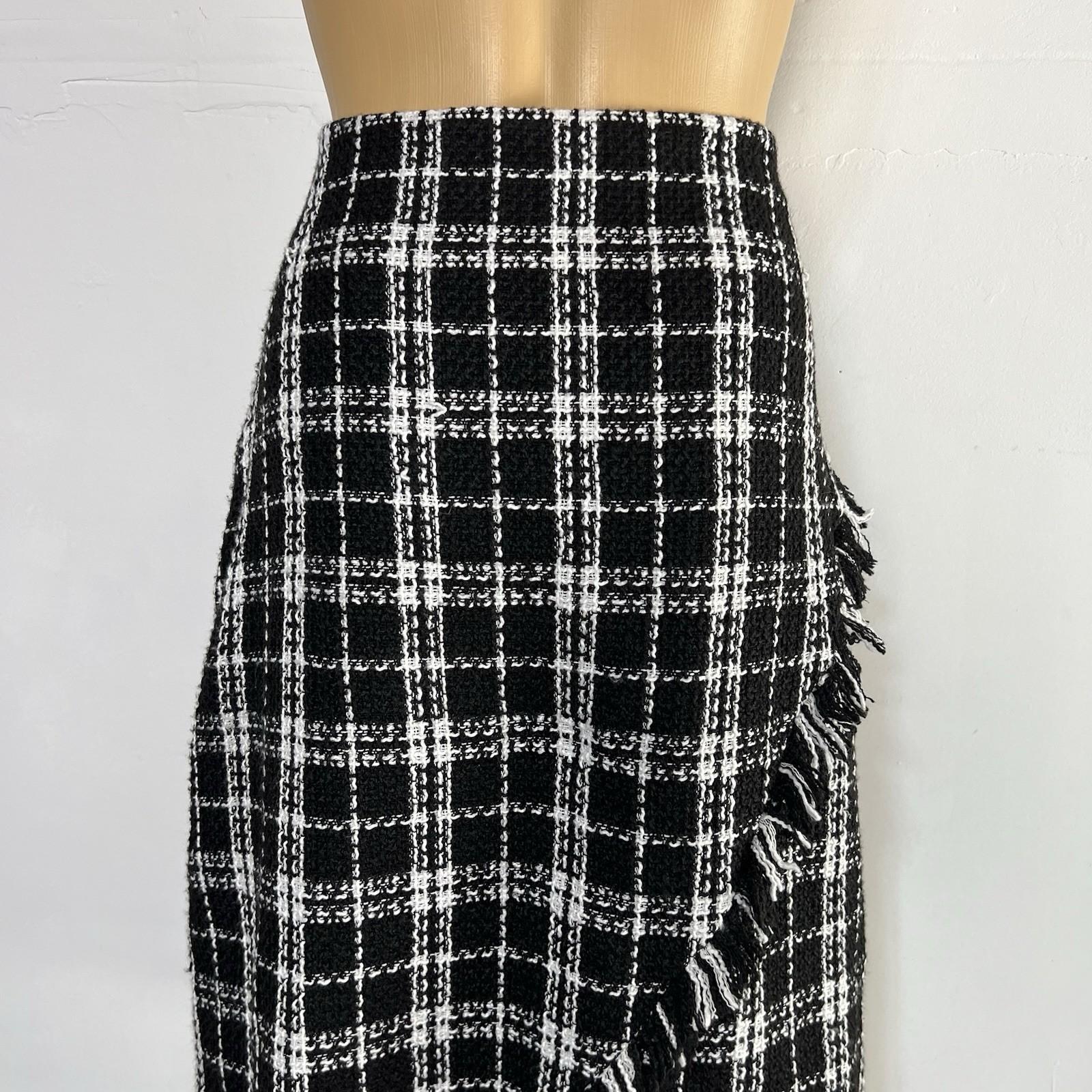 WD.NY Plaid Tweed Skirt Size L Back White High Waist Flare Fringe Preppy Career