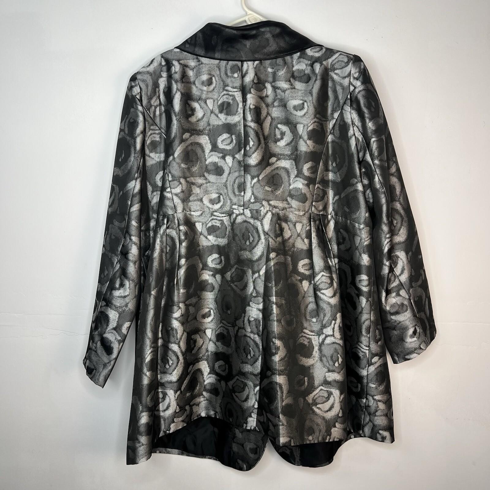 MOSHITA COUTURE Polyester Metallic Size 22 Wrap Silver Black Shawl Collar