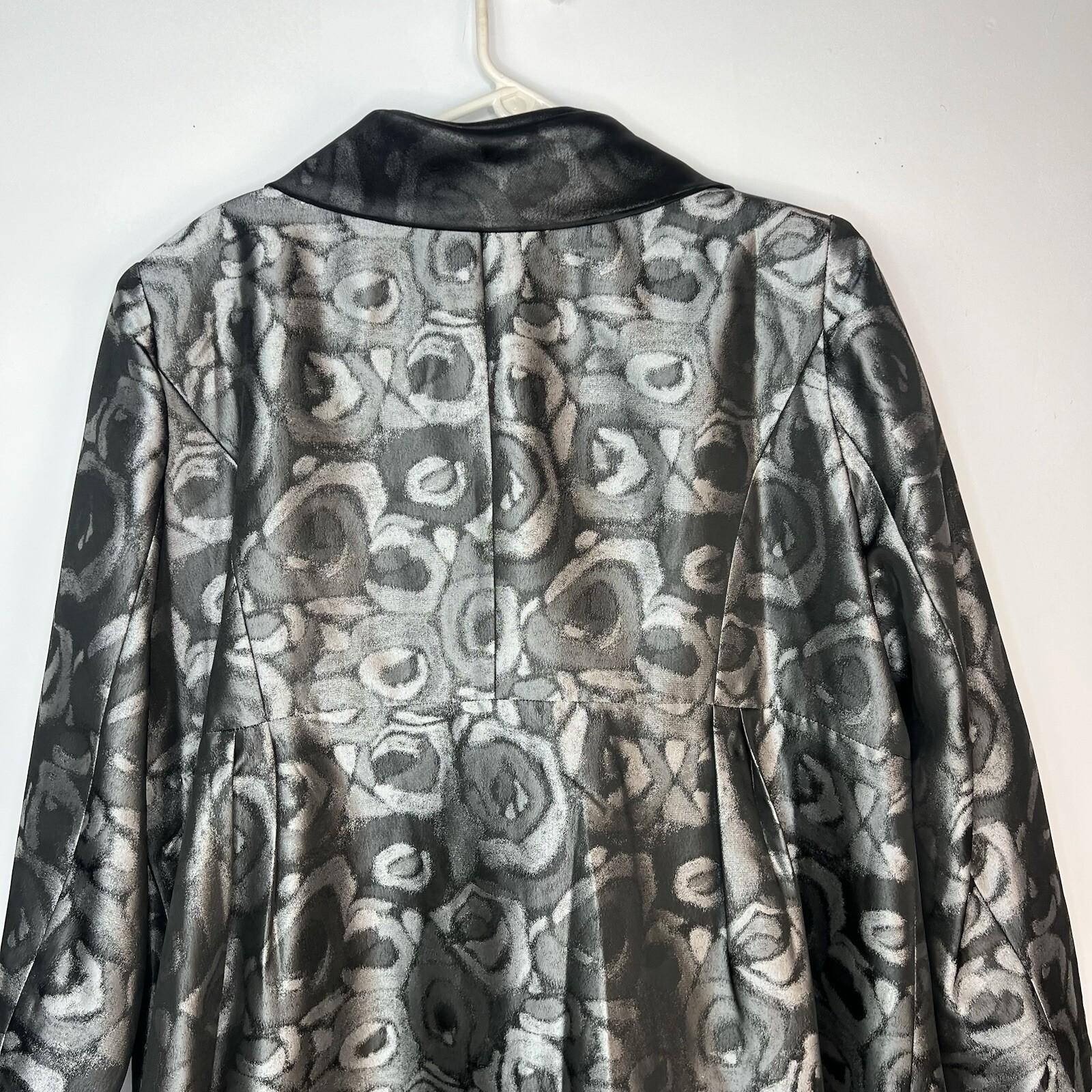 MOSHITA COUTURE Polyester Metallic Size 22 Wrap Silver Black Shawl Collar