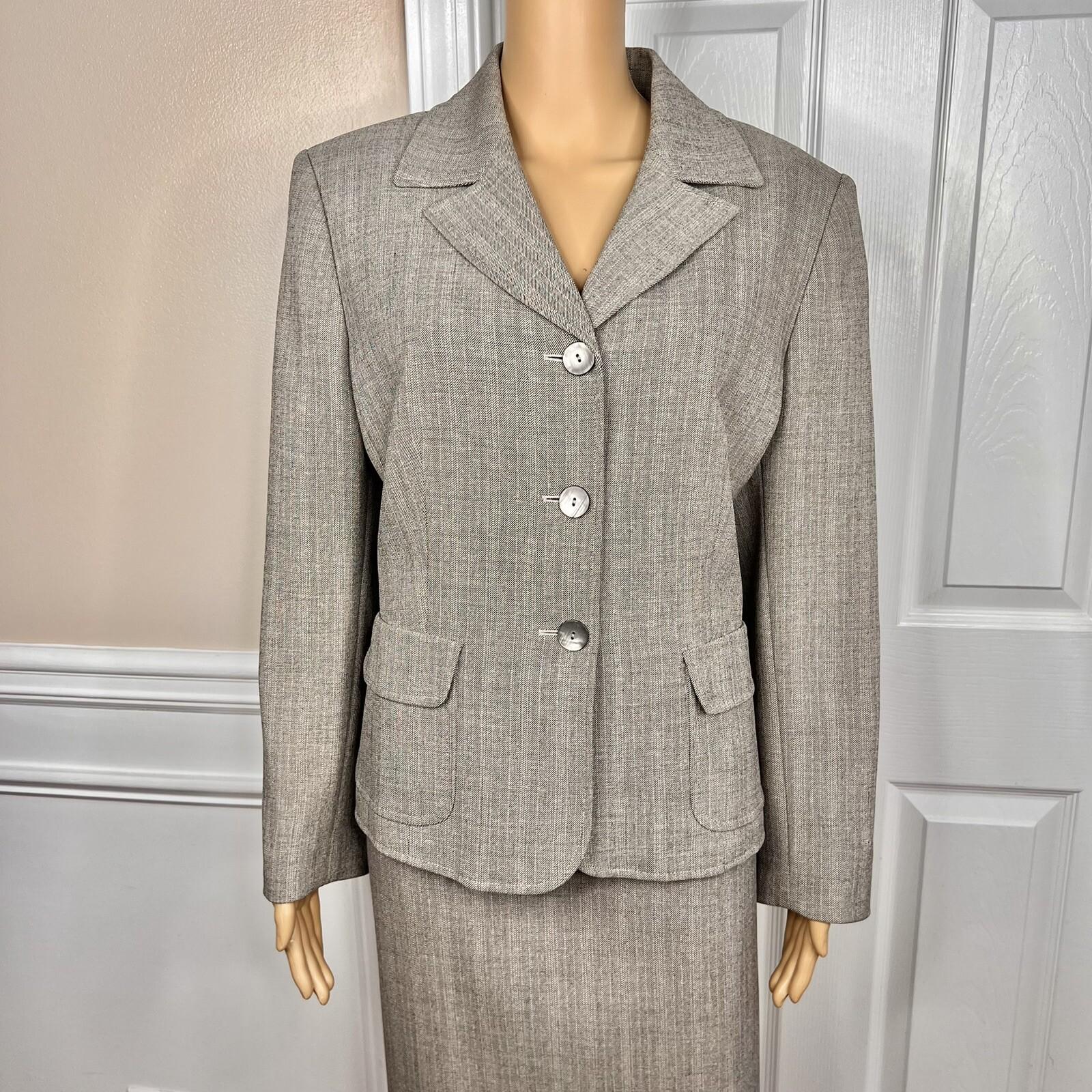 Le Suit Polyester Spandex Skirt Suit Size 14P Gray Peak Collar Faux Pockets 2PC