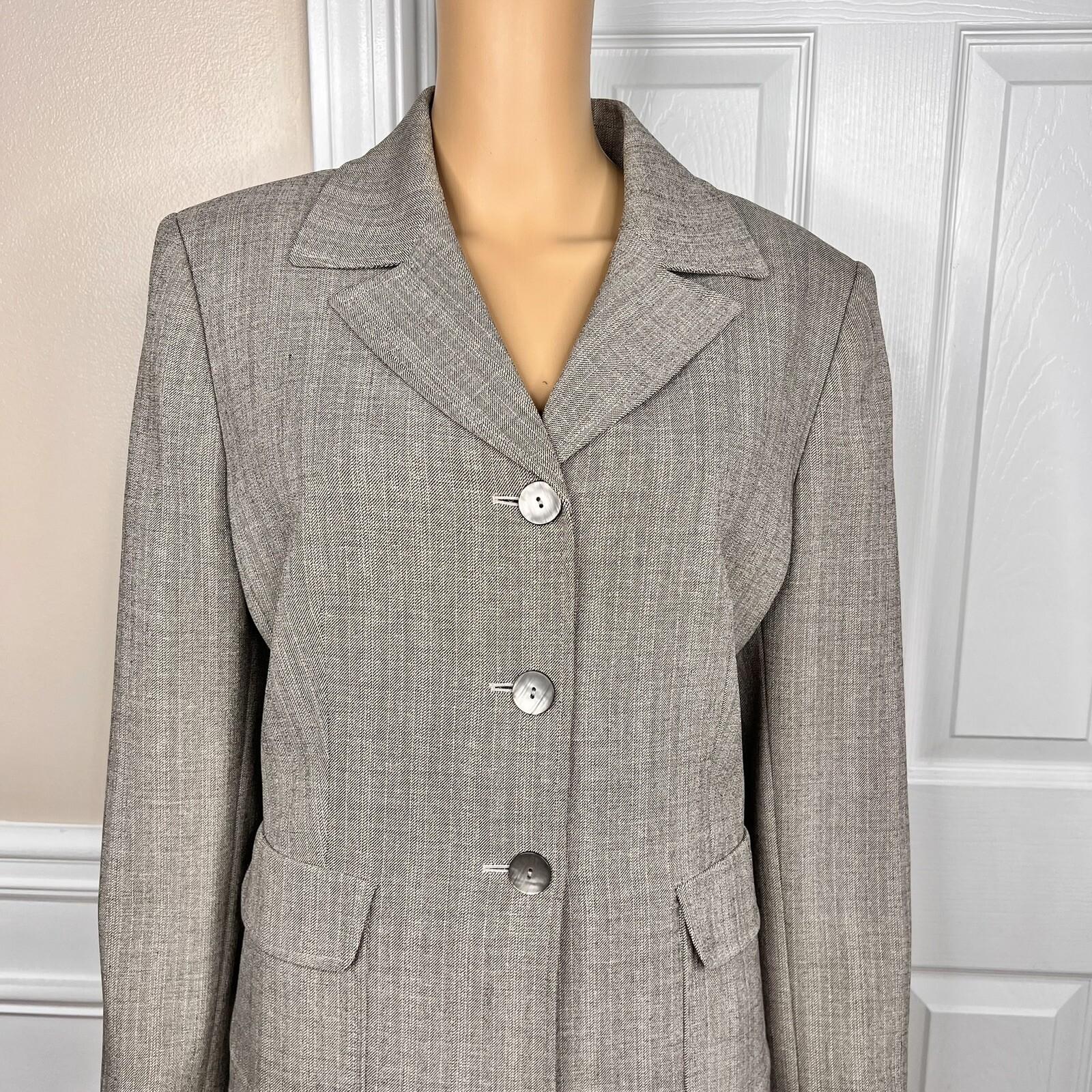 Le Suit Polyester Spandex Skirt Suit Size 14P Gray Peak Collar Faux Pockets 2PC