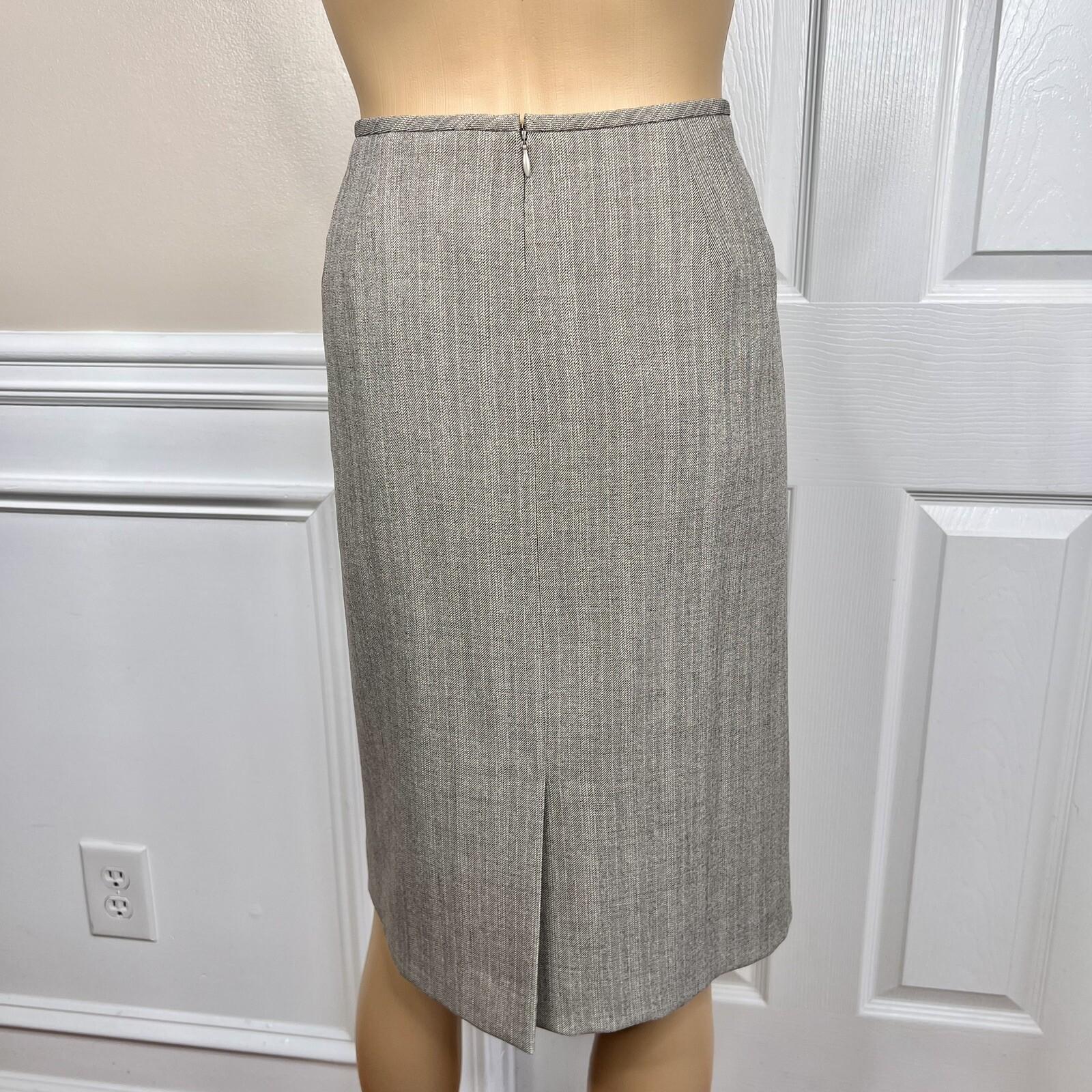 Le Suit Polyester Spandex Skirt Suit Size 14P Gray Peak Collar Faux Pockets 2PC