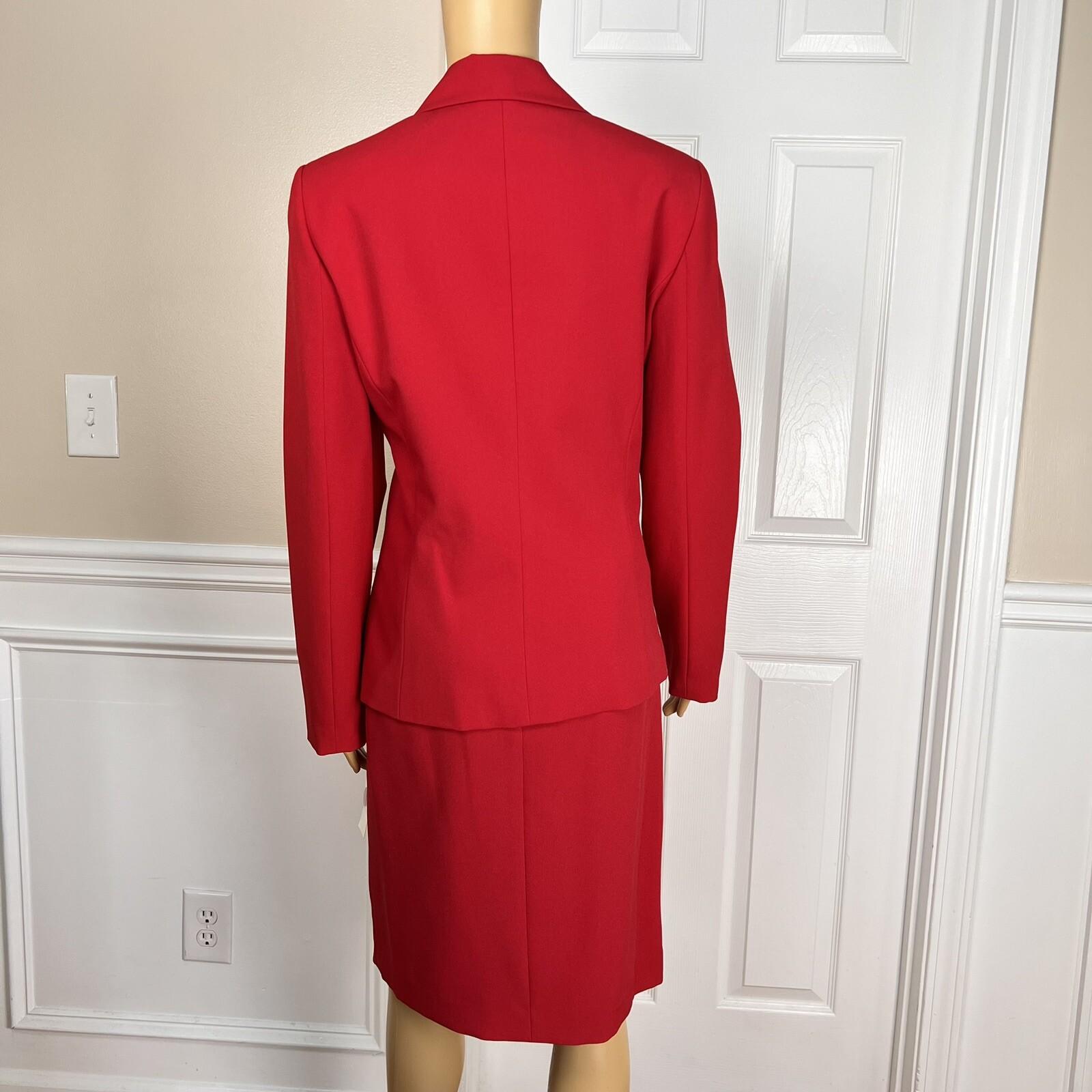 New C J PHILLIPS Women 2PC Red Polyester Lined Peak Collar Skirt Suit Size 8