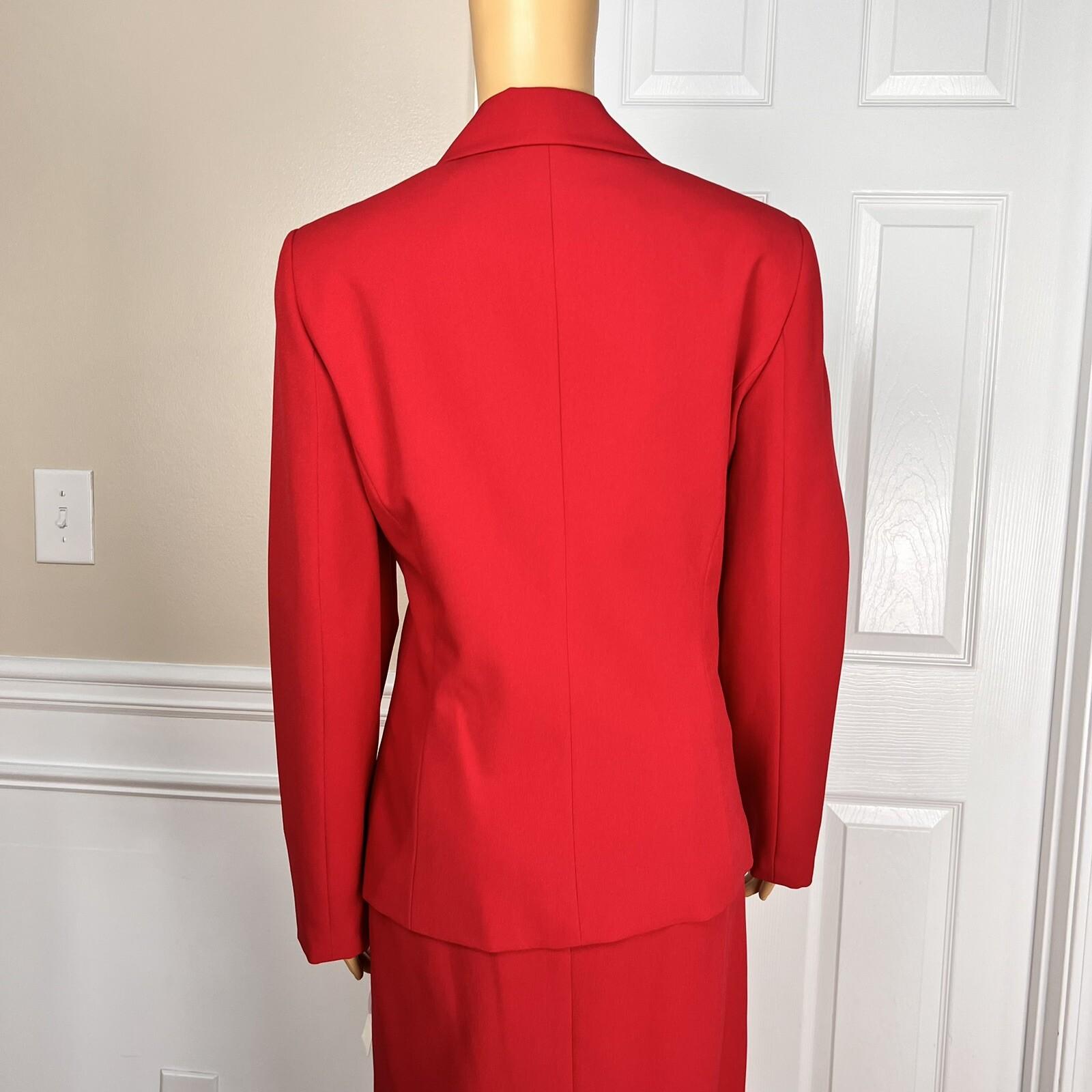 New C J PHILLIPS Women 2PC Red Polyester Lined Peak Collar Skirt Suit Size 8