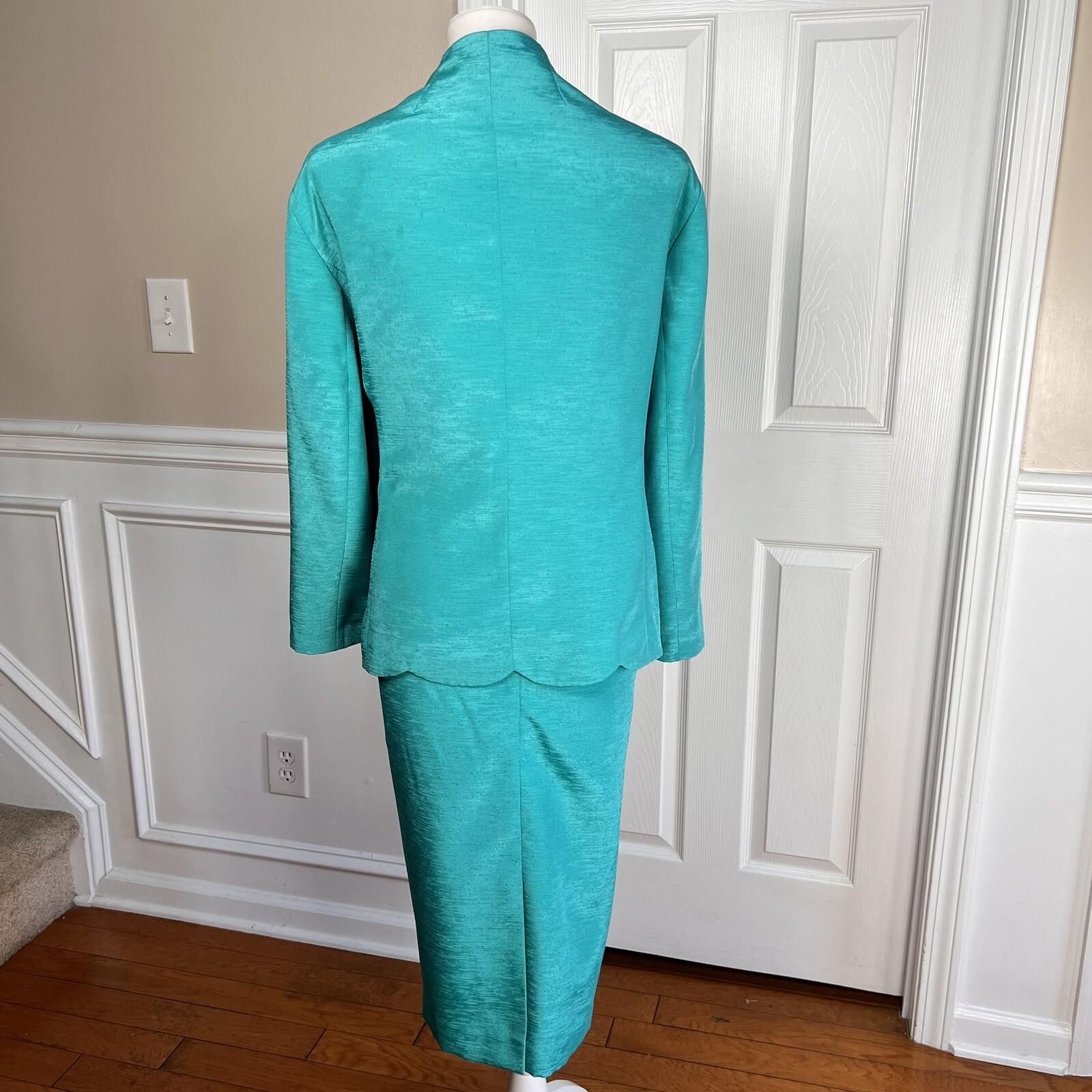 EMILY Women 2PC Green Polyester Lined Collarless Skirt Suit Size 22W