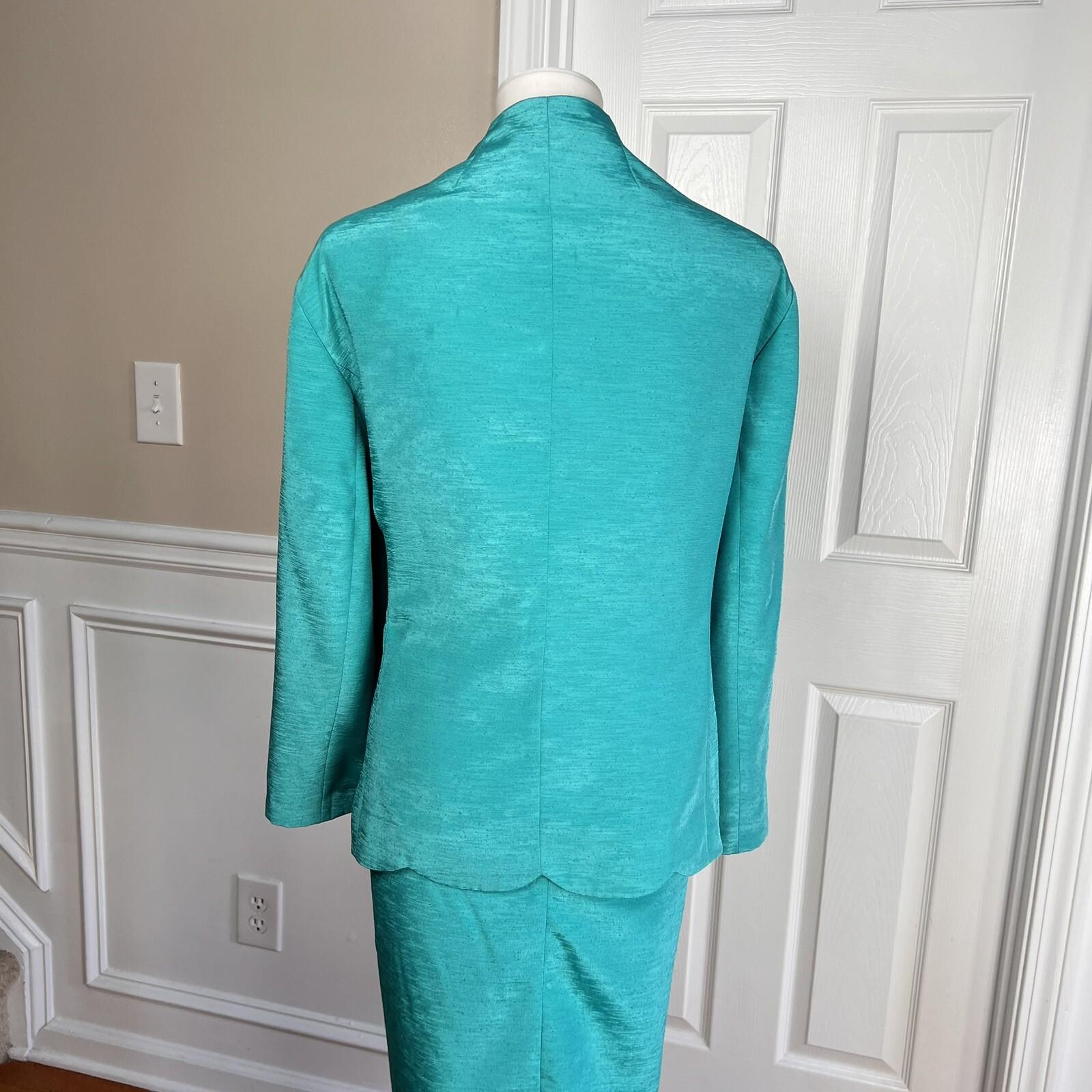 EMILY Women 2PC Green Polyester Lined Collarless Skirt Suit Size 22W
