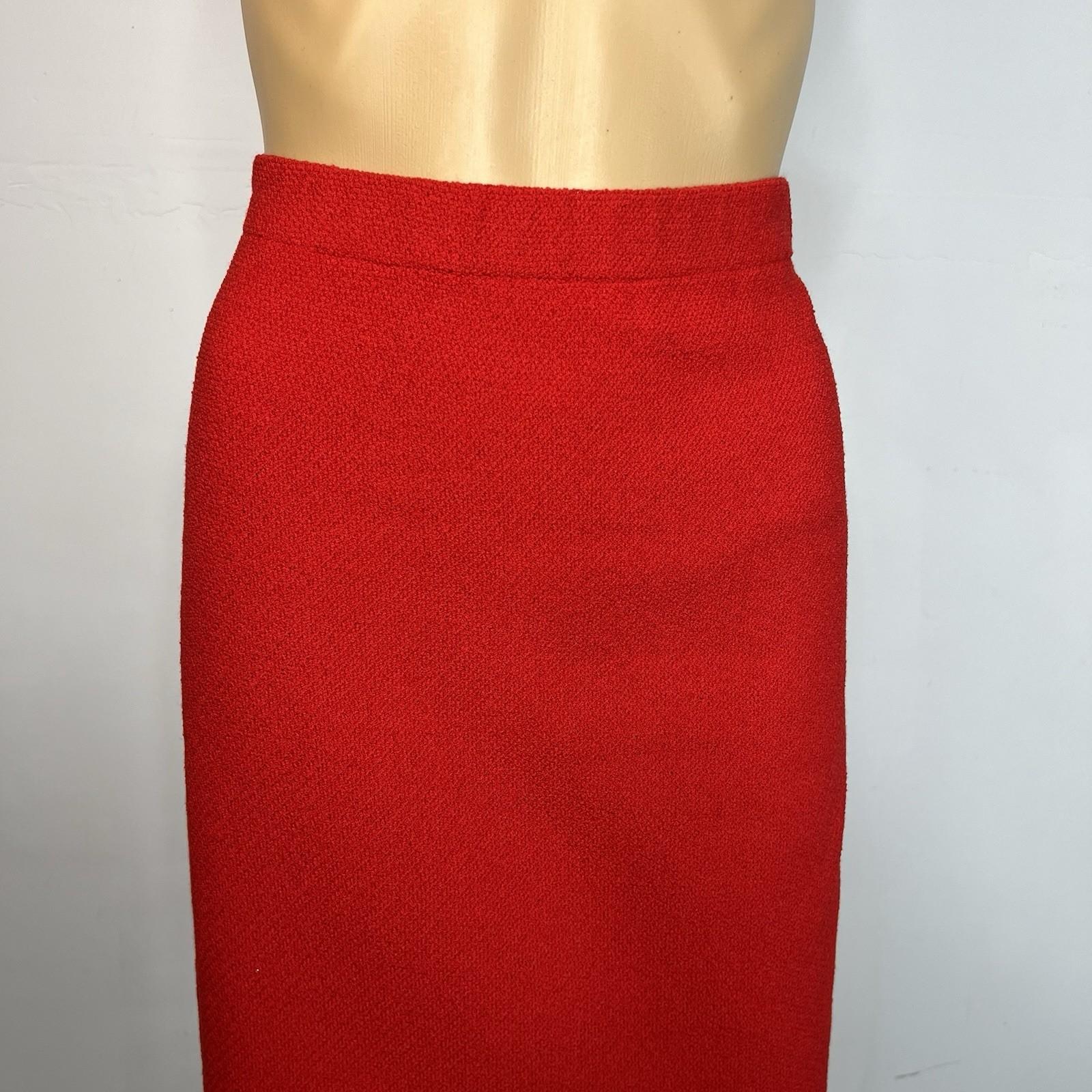 St. John Collection Tight Knit Stretch Skirt Size 4 Red Pencil Quiet Luxury