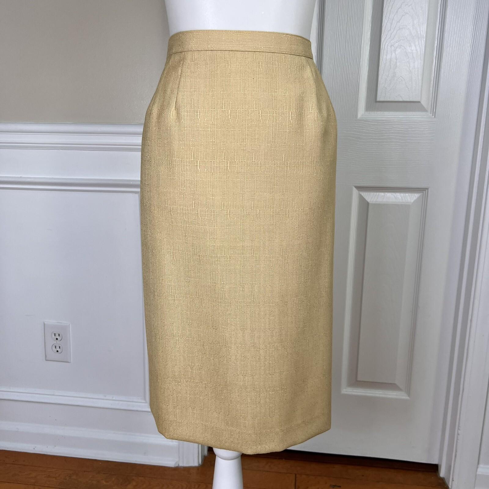 Le Suit Women Polyester Skirt Suit Size 12P Sandcastle Lined Short Sleeves 2PC