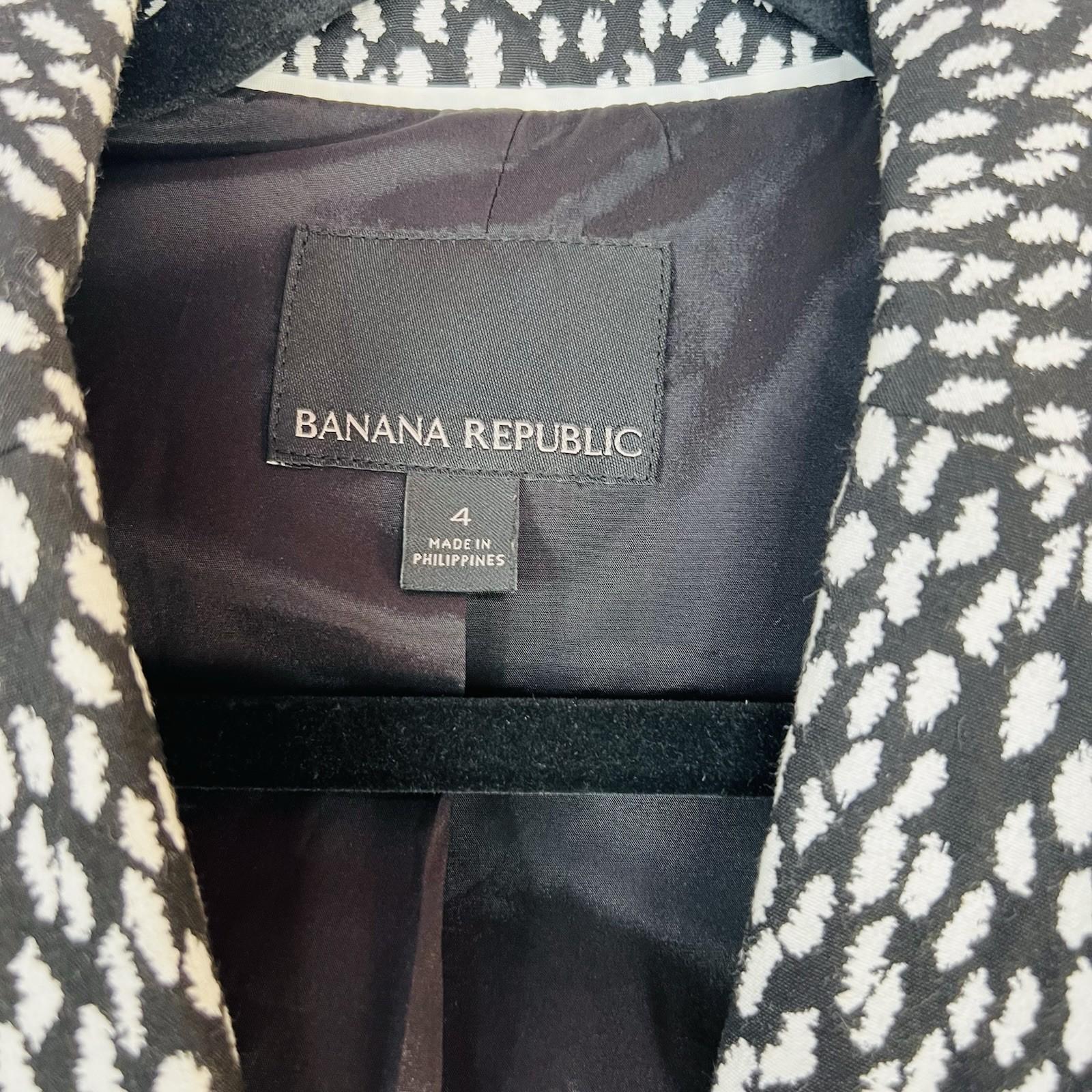 Banana Republic Cotton Polyester Blazer Size 4 Black White Notch Collar Career