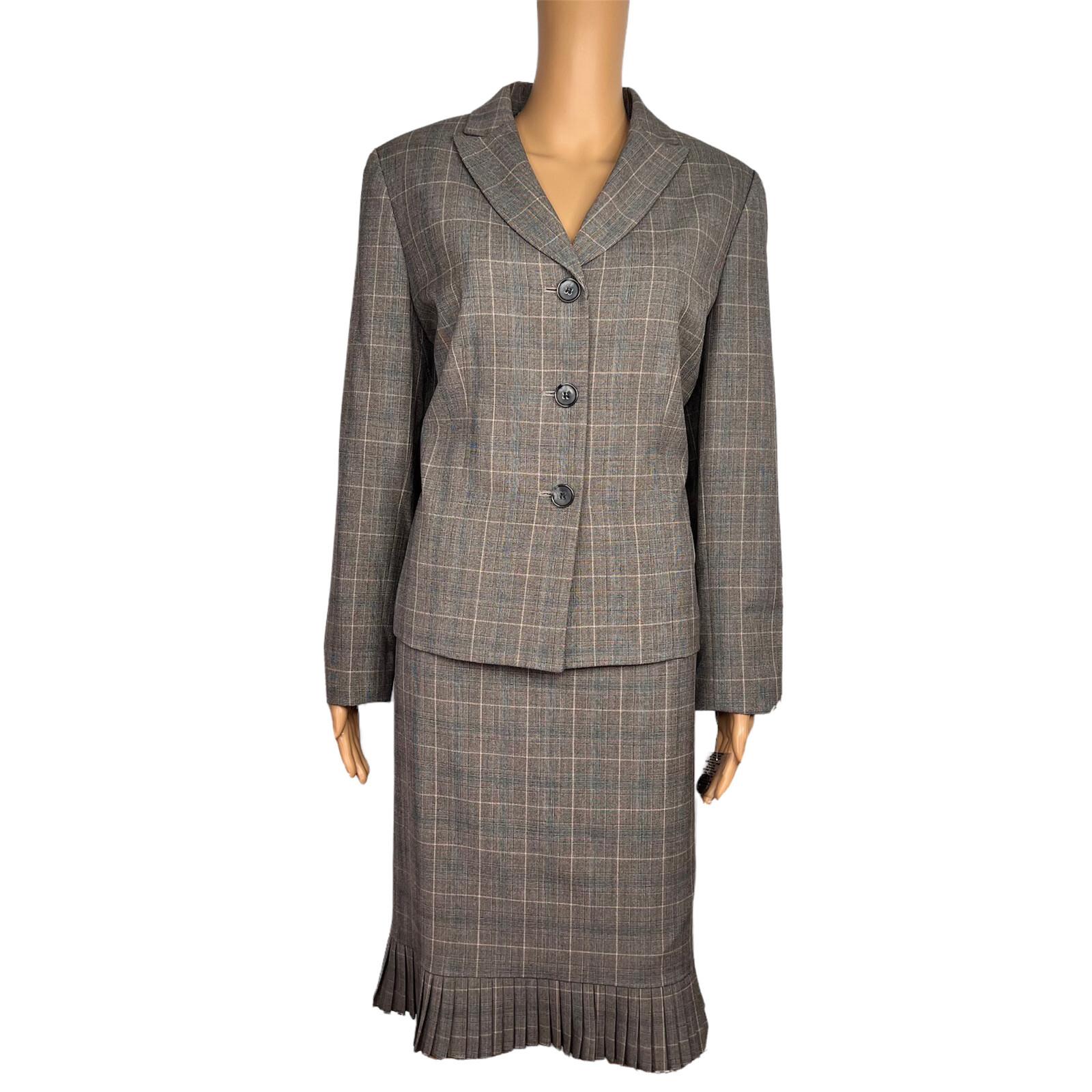 Evan Picone  Polyester Rayon Stretch Skirt Suit Size 12P Gray Pinstriped 2PC New