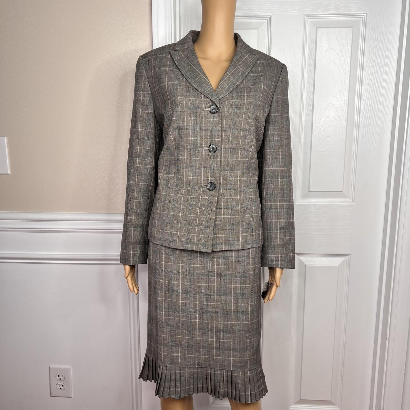 Evan Picone  Polyester Rayon Stretch Skirt Suit Size 12P Gray Pinstriped 2PC New