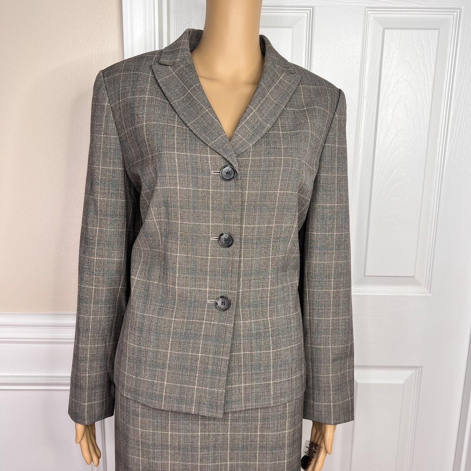 Evan Picone  Polyester Rayon Stretch Skirt Suit Size 12P Gray Pinstriped 2PC New