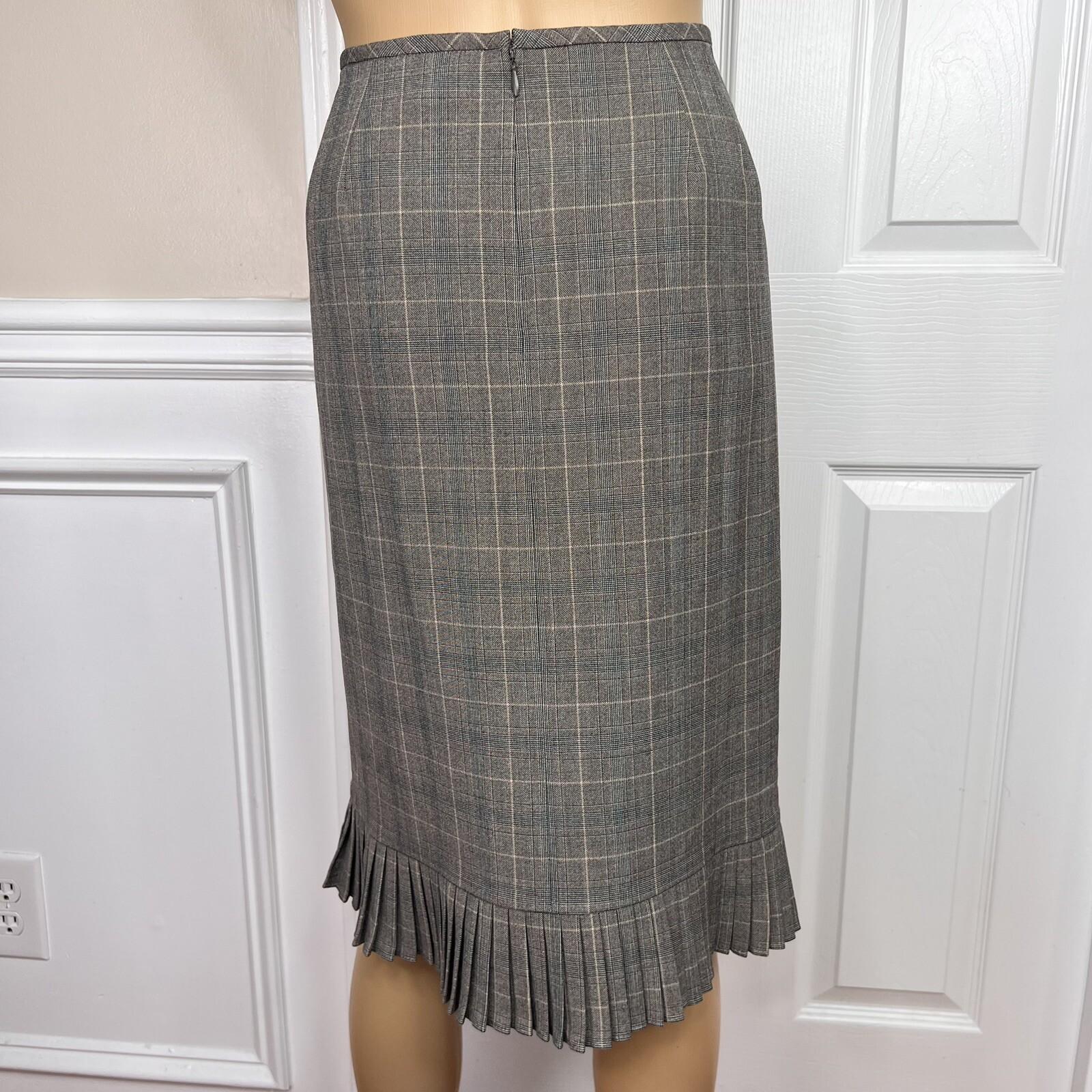 Evan Picone  Polyester Rayon Stretch Skirt Suit Size 12P Gray Pinstriped 2PC New