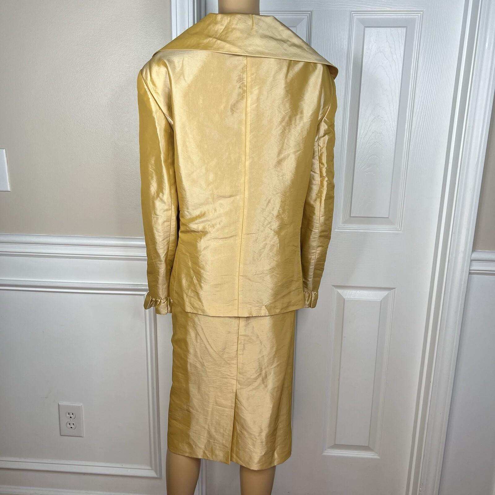 EMILY Women 2PC Polyester Skirt Suit Size 22W Gold Lined Shawl Collar