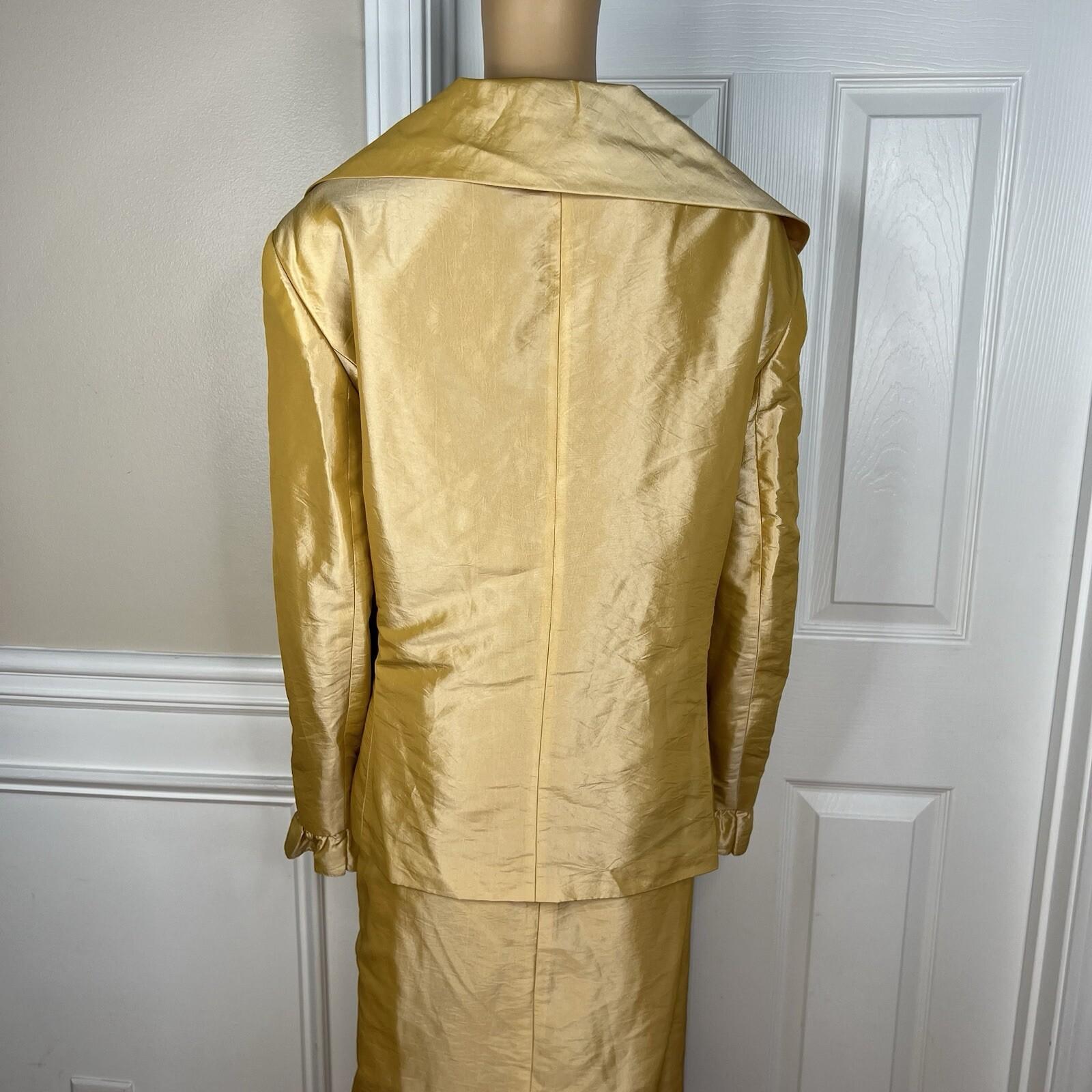 EMILY Women 2PC Polyester Skirt Suit Size 22W Gold Lined Shawl Collar