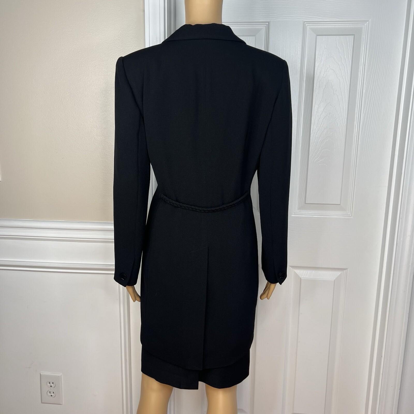 Larry Levine Polyester Skirt Suit Size 10P  Black Lined Mid Length Career 2PC
