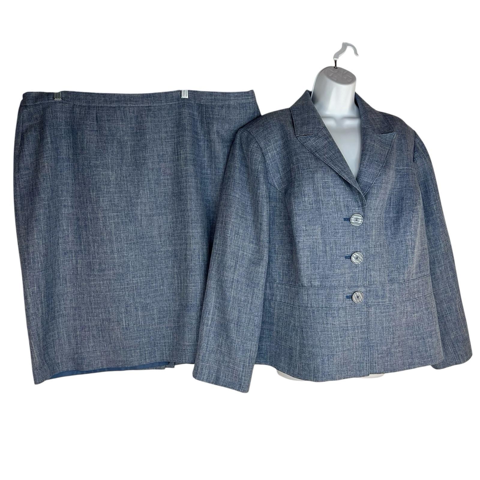Le Suit Women Polyester Skirt Suit 22W Light Blue Notch Collar Career Lined