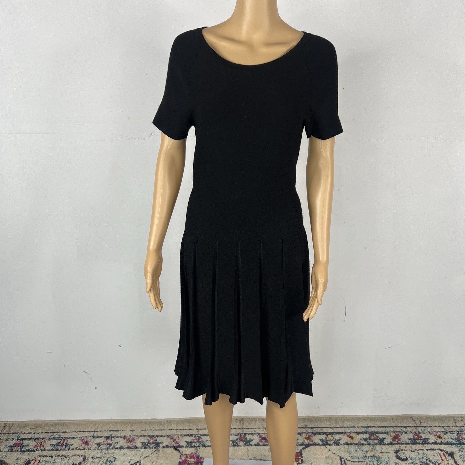 Theory Tight Knit Fit & Flare Dress Size M Pleat Tee Dress Black Prosecco